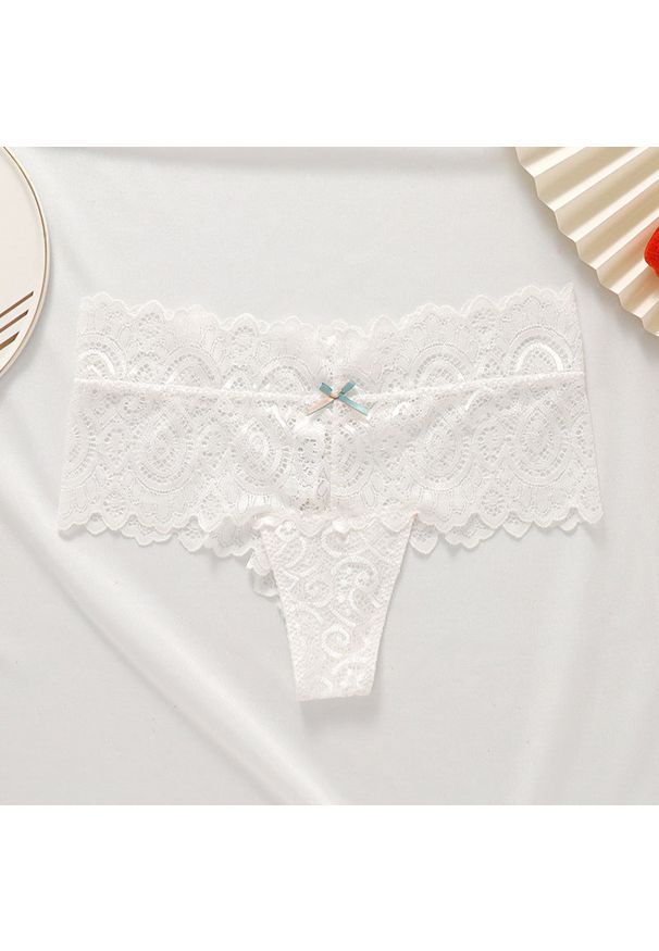 Intica - Stringi koronkowe z szerokim pasem na co dzień i okazje Chandrima. Kolor: biały. Materiał: koronka. Wzór: koronka