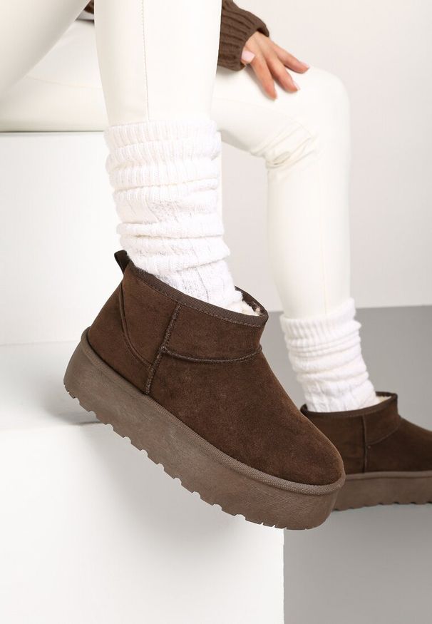 Renee - Ciemnobrązowe Krótkie Śniegowce na Grubej Podeszwie Jellert. Okazja: na co dzień. Kolor: brązowy. Materiał: puch, jeans, dzianina. Styl: casual