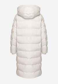 Born2be - Biała Długa Kurtka z Kapturem Ściągaczami i Dołem Zapinanym na Napy Sialinnor. Okazja: na co dzień. Typ kołnierza: kaptur. Kolor: biały. Materiał: futro, polar, jeans. Długość: długie. Styl: casual #6