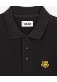 Kenzo - KENZO - Czarna koszulka polo Tiger. Typ kołnierza: polo. Kolor: czarny. Materiał: prążkowany, bawełna. Wzór: aplikacja. Styl: klasyczny