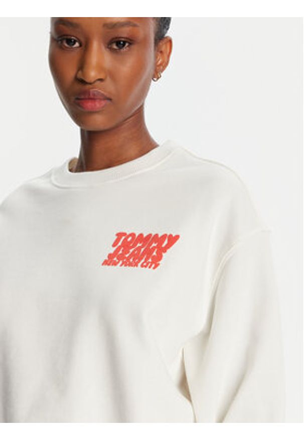 Tommy Jeans Bluza DW0DW21345 Biały Relaxed Fit. Kolor: biały. Materiał: bawełna