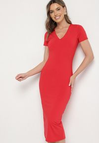 Born2be - Czerwona Sukienka Dopasowana Bodycon z Dekoltem w Serek Efricene. Okazja: na co dzień. Typ kołnierza: dekolt w serek. Kolor: czerwony. Materiał: jeans. Długość rękawa: krótki rękaw. Typ sukienki: bodycon. Styl: casual, klasyczny #5