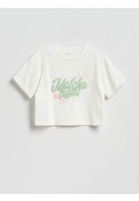 Reserved - Krótki t-shirt z nadrukiem - złamana biel. Materiał: dzianina, bawełna. Długość: krótkie. Wzór: nadruk #1