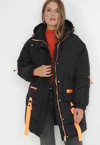 Born2be - Czarna Kurtka Pikowana Kilha. Okazja: na co dzień. Kolor: czarny. Materiał: wełna, guma. Długość: długie. Wzór: aplikacja. Sezon: zima. Styl: casual #1