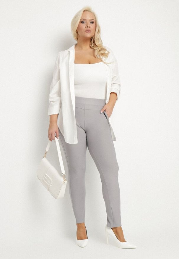 Born2be - Szare Spodnie z Gumką w Pasie z Cyrkoniami Slim Ellivna. Okazja: na co dzień. Kolekcja: plus size. Kolor: szary. Styl: klasyczny, elegancki, casual