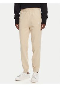 BOSS Spodnie dresowe 50540278 Beżowy Regular Fit. Kolor: beżowy. Materiał: dresówka