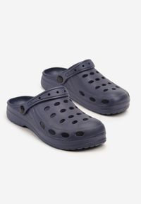 Born2be - Granatowe Klapki z Ażurową Cholewką Lumacine. Nosek buta: okrągły. Kolor: niebieski. Wzór: ażurowy. Sezon: lato. Obcas: na obcasie. Styl: klasyczny. Wysokość obcasa: niski #6