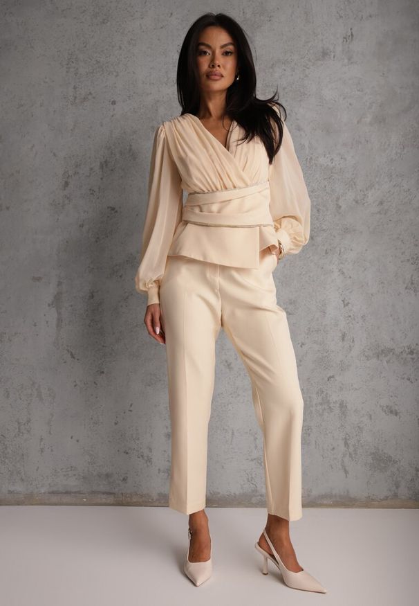 Renee - Beżowe Klasyczne Spodnie VICES Garniturowe High Waist Dimaia. Okazja: na komunię, na imprezę, do pracy, na spotkanie biznesowe, na co dzień. Stan: podwyższony. Kolor: beżowy. Styl: klasyczny