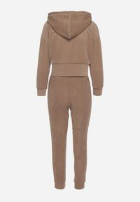 Born2be - Ciemnobeżowy Bawełniany Komplet Dresowy Bluza z Kapturem i Spodnie ze Sznurkiem Hariven. Kolor: beżowy. Materiał: dresówka, bawełna. Sport: turystyka piesza #4