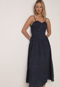 Born2be - Granatowa Bawełniana Sukienka o Rozkloszowanym Kroju na Ramiączka z Haftem Rhethiphe. Okazja: na spacer, na co dzień. Typ kołnierza: dekolt gorset. Kolor: niebieski. Wzór: haft. Typ sukienki: rozkloszowane, proste, gorsetowe. Materiał: bawełna. Długość rękawa: na ramiączkach. Sezon: wiosna, lato. Styl: casual, elegancki, klasyczny #8