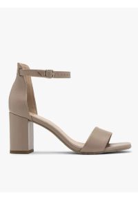 Ryłko - Beżowe sandały na słupku. Kolor: beżowy. Materiał: skóra. Obcas: na słupku. Styl: street. Wysokość obcasa: średni #1
