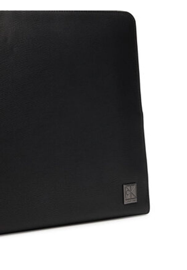 Calvin Klein Etui na tablet Emblem Hw Laptop Sleeve LV04D1171G Czarny. Kolor: czarny. Materiał: skóra