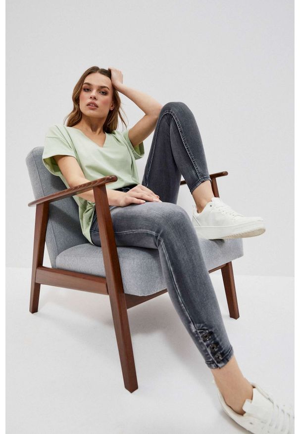 MOODO - Jeansy medium waist. Długość: długie. Wzór: gładki