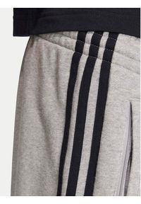 Adidas - adidas Szorty sportowe 3-Stripes KE2433 Szary Regular Fit. Kolor: szary. Materiał: bawełna. Styl: sportowy #5