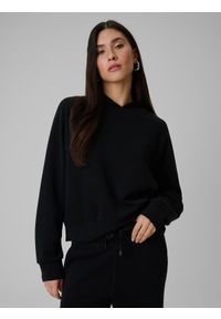 4f - 4F Bluza dresowa regular z kapturem damska - czarna L. Okazja: na co dzień. Typ kołnierza: kaptur. Kolor: czarny. Materiał: dresówka. Styl: casual, klasyczny #1