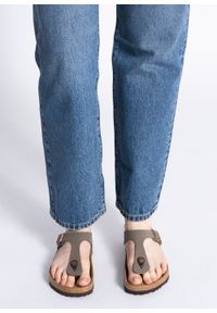 Japonki unisex Birkenstock Gizeh BFBC Stone. Okazja: na co dzień. Kolor: szary. Materiał: zamsz, materiał, skóra. Sezon: lato. Styl: klasyczny, casual, elegancki #4
