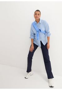 bonprix - Spodnie twillowe z elastycznego materiału z bawełną. Kolor: niebieski. Materiał: materiał, bawełna. Wzór: prążki #3