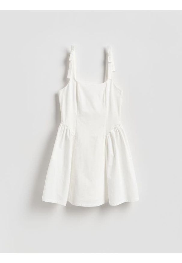 Reserved - Sukienka mini - biały. Kolor: biały. Materiał: tkanina. Długość: mini