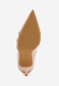 Renee - Beżowe Lakierowane Szpilki Vices z Klamrami i Paskami Tamirella. Okazja: na imprezę, na co dzień. Zapięcie: klamry. Kolor: beżowy. Materiał: lakier. Wzór: paski. Obcas: na szpilce. Styl: wizytowy, casual, elegancki. Wysokość obcasa: średni #3