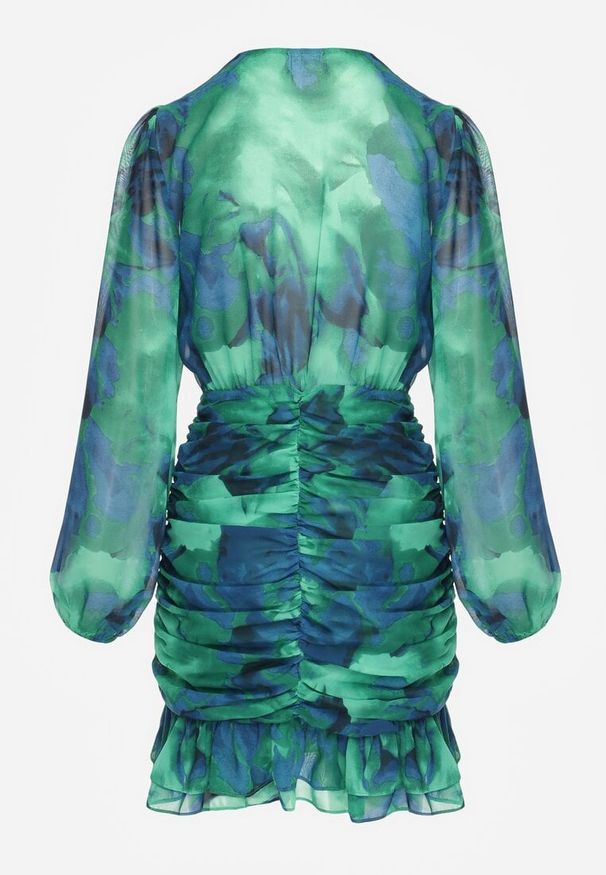 Renee - Zielona Taliowana Sukienka Mini z Kopertowym Dekoltem Ozdobiona Marszczeniem i Falbanką Sanitresa. Kolor: zielony. Wzór: aplikacja. Typ sukienki: kopertowe. Długość: mini