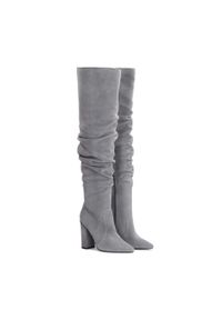 Kazar - Szare muszkieterki damskie. Nosek buta: szpiczasty. Kolor: szary. Materiał: zamsz. Szerokość cholewki: normalna. Obcas: na obcasie. Styl: street. Wysokość obcasa: wysoki #2