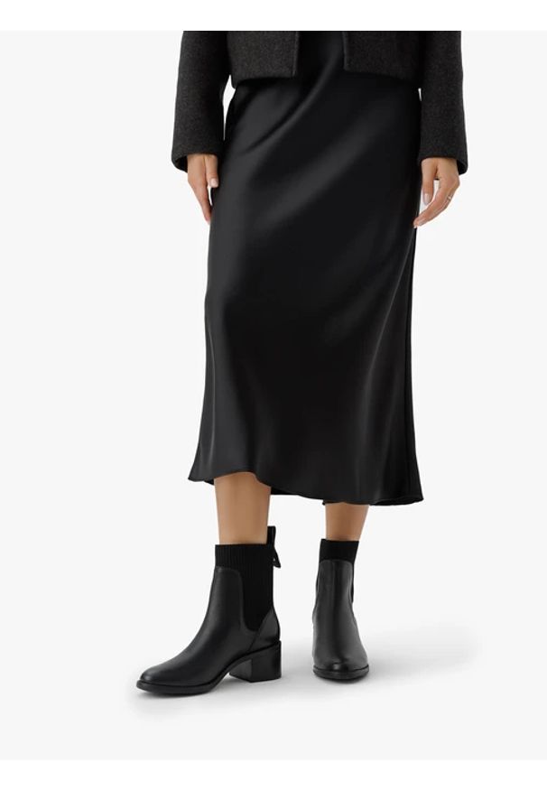 Ryłko - Czarne sztyblety ze ściągaczem. Wysokość cholewki: za kostkę. Nosek buta: okrągły. Kolor: czarny. Materiał: skóra. Szerokość cholewki: normalna. Sezon: jesień, wiosna. Obcas: na obcasie. Wysokość obcasa: średni