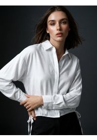 Sinsay - Koszula oversize ze ściągaczem - kremowy. Kolor: kremowy #1