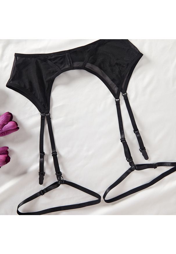 Intica - Komplet bielizny czteroczęściowy z delikatnych materiałów Joanie. Kolor: beżowy. Materiał: materiał