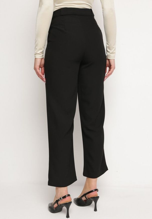 Born2be - Czarne Spodnie Garniturowe Zapinane na Suwak Allegretta. Okazja: na spotkanie biznesowe. Kolor: czarny. Styl: klasyczny, biznesowy