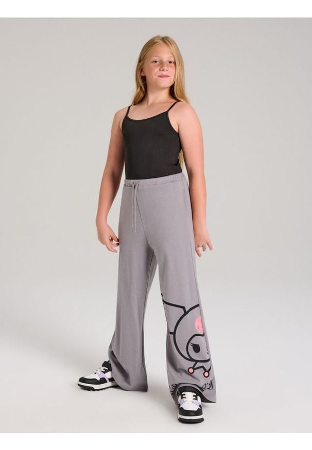 Sinsay - Spodnie wide leg z nadrukiem Hello Kitty - szary. Kolor: szary. Wzór: nadruk, motyw z bajki