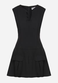 Born2be - Czarna Rozkloszowana Sukienka z Wycięciem przy Dekolcie Atarinea. Okazja: na co dzień. Kolor: czarny. Wzór: aplikacja. Typ sukienki: proste. Styl: casual #3