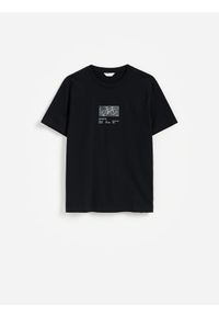 Reserved - T-shirt regular z nadrukiem - czarny. Kolor: czarny. Materiał: bawełna, dzianina. Wzór: nadruk #1