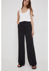Calvin Klein spodnie damskie kolor czarny szerokie high waist. Okazja: na co dzień. Stan: podwyższony. Kolor: czarny. Materiał: poliester, tkanina. Styl: casual