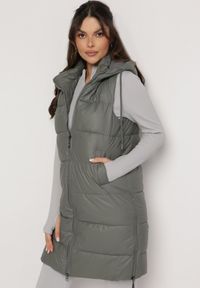 Born2be - Ciemnoszara Pikowana Kamizelka z Kapturem i Obustronnym Suwakiem Trilasa. Typ kołnierza: kaptur. Kolor: szary. Styl: elegancki #2