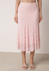 Born2be - Różowy Koronkowy Komplet Top Wiązany na Szyi i Spódnica Corinatea. Kolor: różowy. Materiał: koronka #7