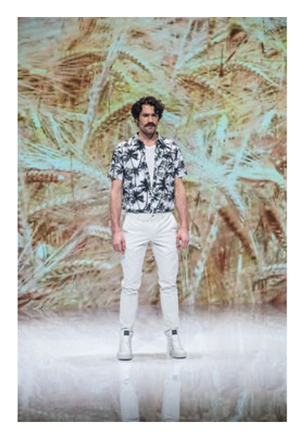 BOSS - Boss Chinosy Broad1-W 50447070 Beżowy Slim Fit. Kolor: beżowy. Materiał: bawełna