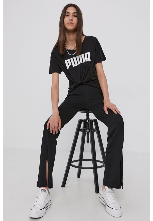 Puma T-shirt damski kolor czarny. Kolor: czarny. Materiał: materiał, dzianina. Długość: długie. Wzór: nadruk