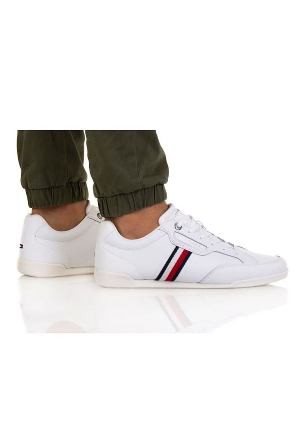 TOMMY HILFIGER - Buty Tommy Hilfiger Classic Lo Cupsole Leather M FM0FM04277 Ybr białe. Okazja: na co dzień. Kolor: biały. Materiał: materiał, guma. Szerokość cholewki: normalna