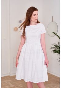 Marie Zélie - Sukienka Melania biała haftowana. Kolor: biały. Materiał: bawełna, skóra, materiał. Długość rękawa: krótki rękaw. Wzór: haft. Sezon: lato #1