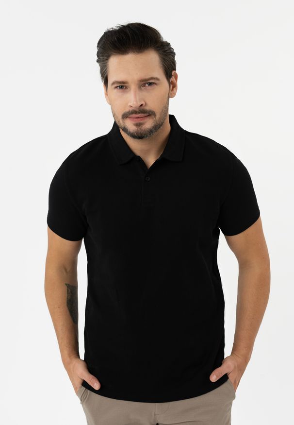 Volcano - Koszulka polo O-DAMSON. Typ kołnierza: polo. Kolor: czarny. Materiał: tkanina, materiał. Długość rękawa: krótki rękaw. Długość: krótkie. Wzór: ze splotem. Sezon: wiosna, lato. Styl: klasyczny, sportowy