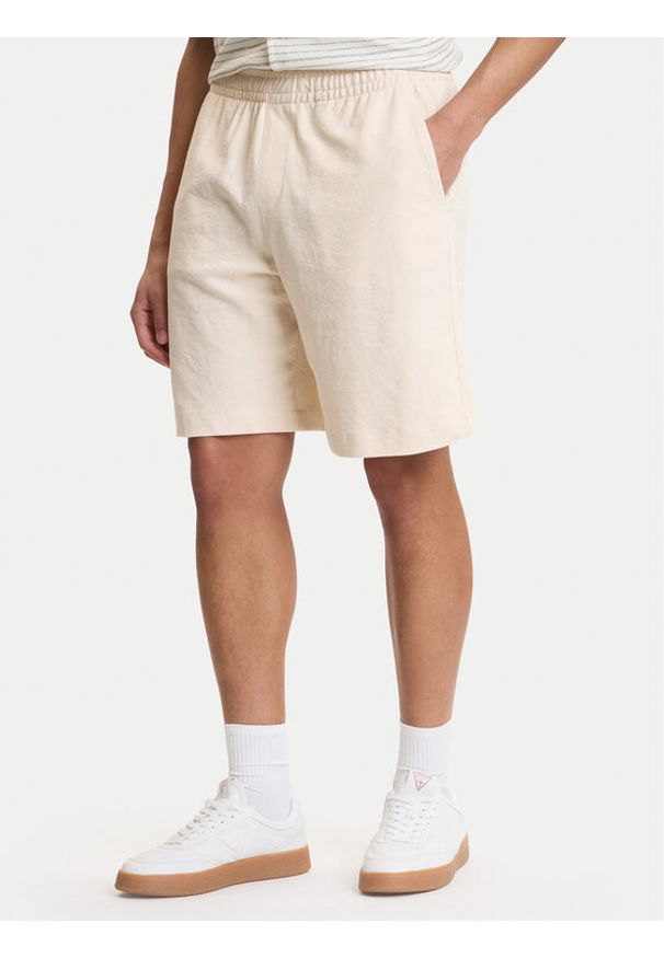 Guess Szorty sportowe M6GD16 K3088 Écru Regular Fit. Materiał: bawełna. Styl: sportowy