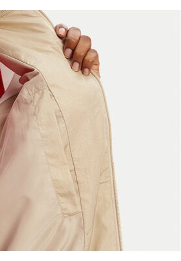 Tommy Jeans Kurtka bomber Souvenir DW0DW21432 Beżowy. Kolor: beżowy. Materiał: syntetyk