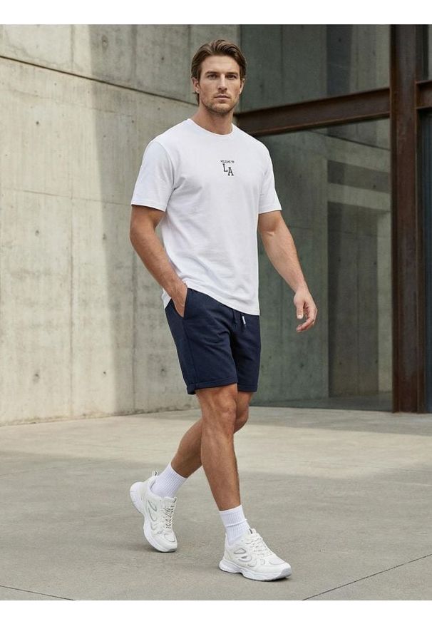 Sinsay - Szorty slim basic - granatowy. Kolor: niebieski