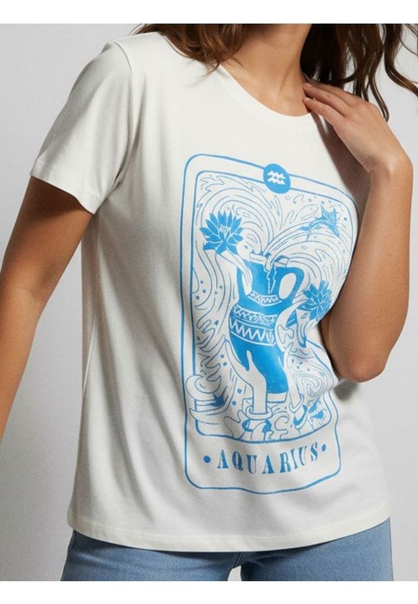 Sinsay - Bawełniana koszulka z nadrukiem - kremowy. Kolor: kremowy. Materiał: bawełna. Wzór: nadruk