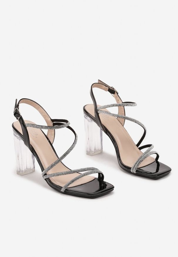 Born2be - Czarne Sandały na Przezroczystym Obcasie z Paskami z Cyrkoniami Avelesi. Okazja: na spacer, na co dzień. Zapięcie: pasek. Kolor: czarny. Materiał: jeans. Sezon: lato, wiosna. Obcas: na obcasie. Styl: elegancki, casual. Wysokość obcasa: średni