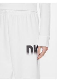 DKNY Sport Spodnie dresowe DP3P3379 Biały Relaxed Fit. Kolor: biały. Materiał: syntetyk #4