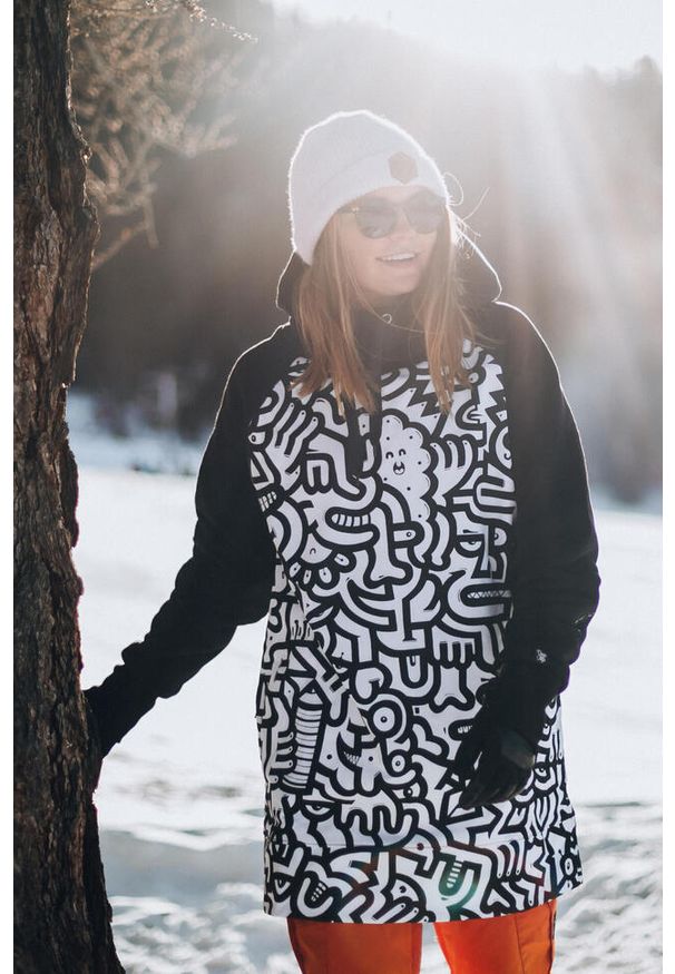 Bluza outdoorowa z kapturem damska DEEP TRIP Miszmasz softshell. Typ kołnierza: kaptur. Kolor: czarny. Materiał: softshell. Sezon: zima. Sport: snowboard