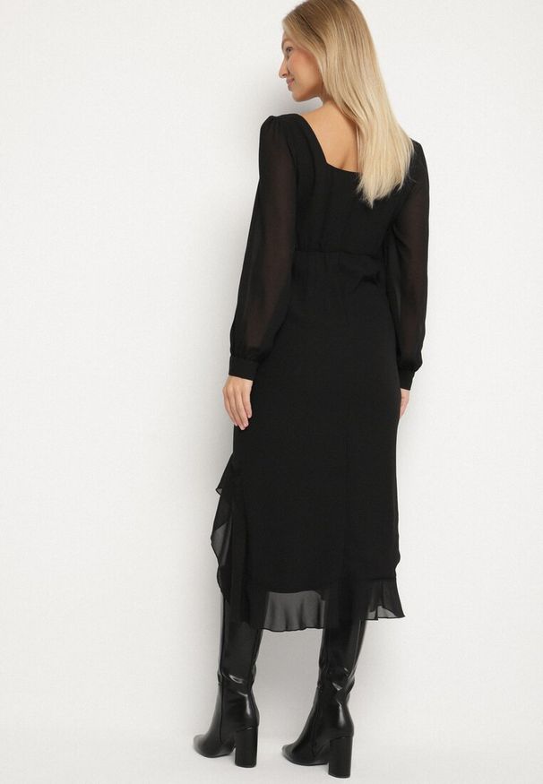 Born2be - Czarna Taliowana Sukienka VICES z Falbankami i Bufiastymi Rękawami Aruvita. Okazja: na wesele, na ślub cywilny. Typ kołnierza: kołnierz z falbankami. Kolor: czarny. Materiał: lakier. Typ sukienki: oversize. Styl: klasyczny
