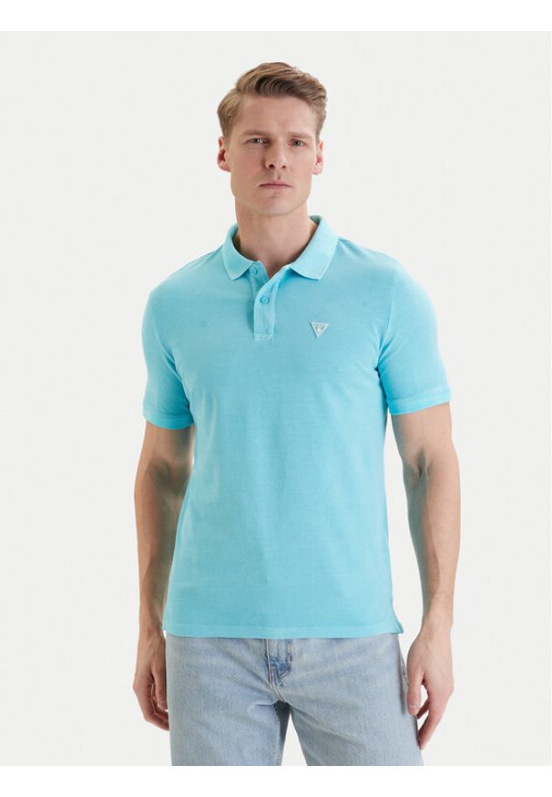 Guess Polo F6GP03 K9WF1 Turkusowy Slim Fit. Typ kołnierza: polo. Kolor: turkusowy. Materiał: bawełna