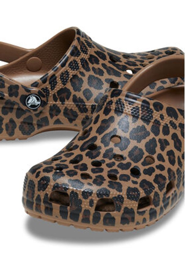 Crocs Klapki Classic Animal Clog 211800 Brązowy. Kolor: brązowy